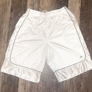 MENS L White Shorts